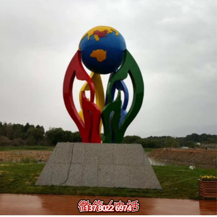 大型不銹鋼彩繪噴漆雕塑，為景區(qū)景觀廣場增色