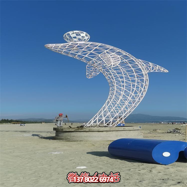 不銹鋼海豚鏤空雕塑，點綴大型景觀廣場