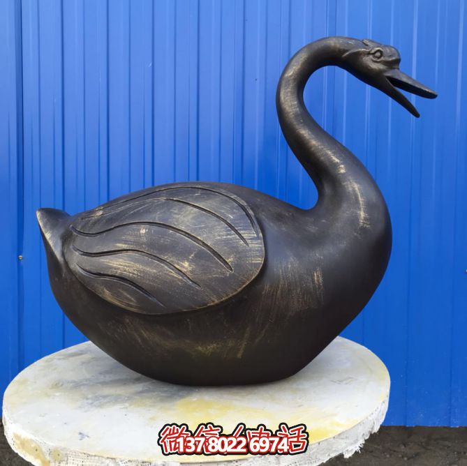 不銹鋼雕塑，休息時(shí)讓湖邊更美麗——天鵝雕塑