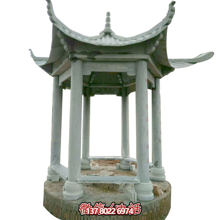 山頂簡易涼亭，讓您輕松觀賞美景