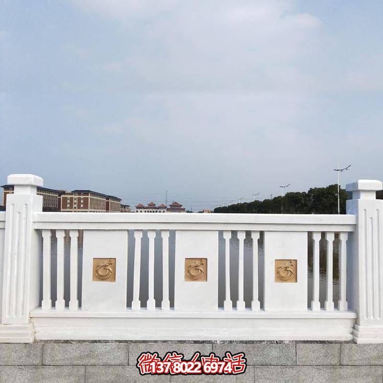 “羅馬柱式漢白玉歐式欄桿，為河道邊裝飾和防護”
