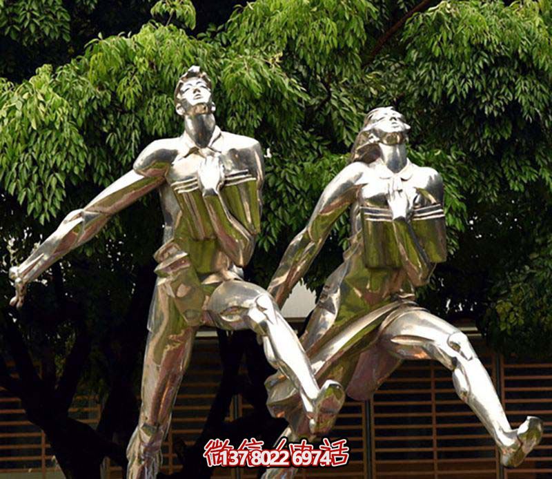 不銹鋼操場雕塑，鏡面反射跑步樂趣