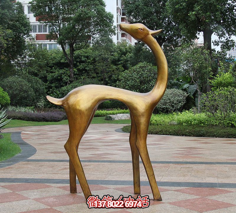 “不銹鋼梅花鹿雕塑，為公園增添藝術(shù)氣息”