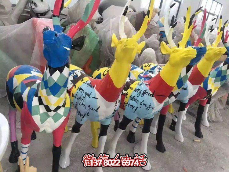 彩繪玻璃鋼鹿雕塑，商場、兒童樂園風格擺件
