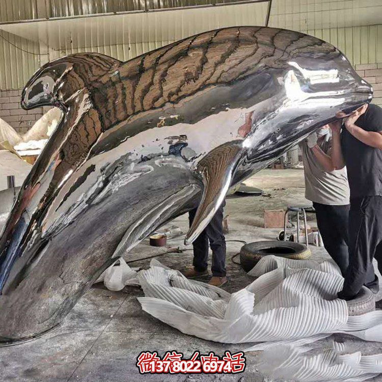 大型抽象鏡面不銹鋼鯨魚，展現(xiàn)室外精彩生活