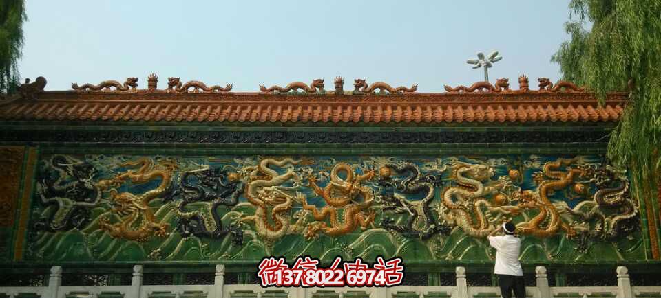 故宮景區(qū)彩繪九龍壁景觀(guān)石雕塑
